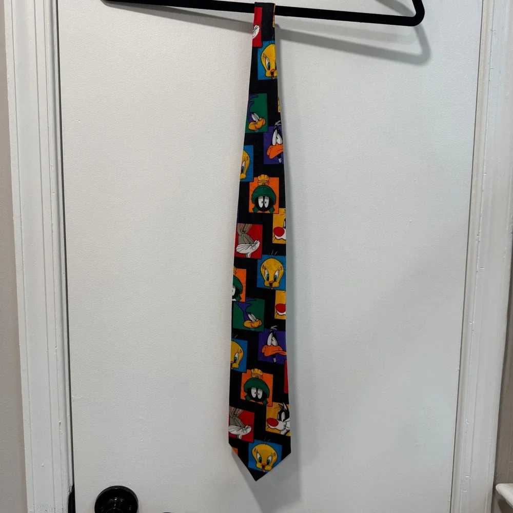 Looney Tunes Neck Tie Bugs Bunny Daffy Duck Sylvester Tweety Bird 1993‎